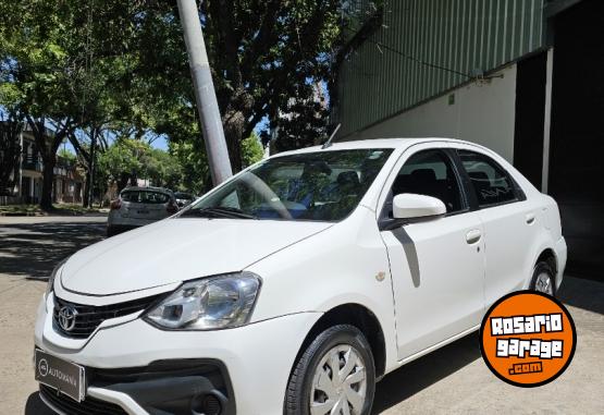 Autos - Toyota Etios Xs Sedan 2018 Nafta 118000Km - En Venta