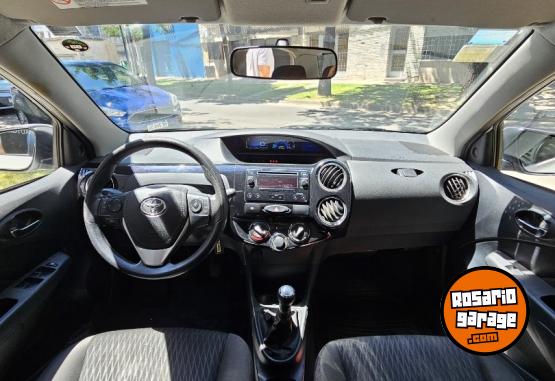 Autos - Toyota Etios Xs Sedan 2018 Nafta 118000Km - En Venta