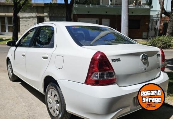 Autos - Toyota Etios Xs Sedan 2018 Nafta 118000Km - En Venta