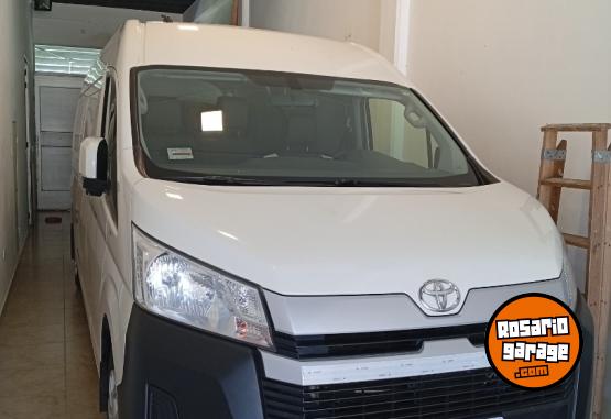 Utilitarios - Toyota Hiace 2021 Diesel 200000Km - En Venta