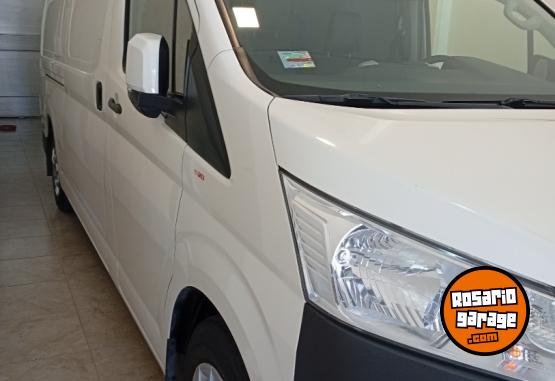 Utilitarios - Toyota Hiace 2021 Diesel 200000Km - En Venta