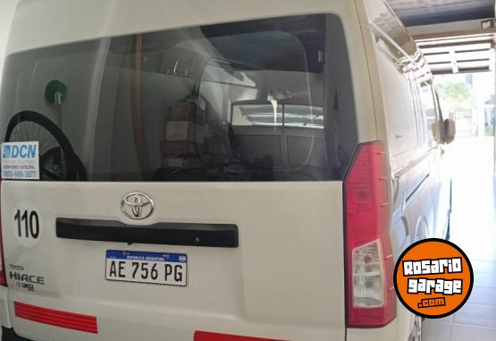 Utilitarios - Toyota Hiace 2021 Diesel 200000Km - En Venta