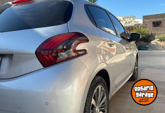 Autos - Peugeot 208 2019 Nafta 55000Km - En Venta