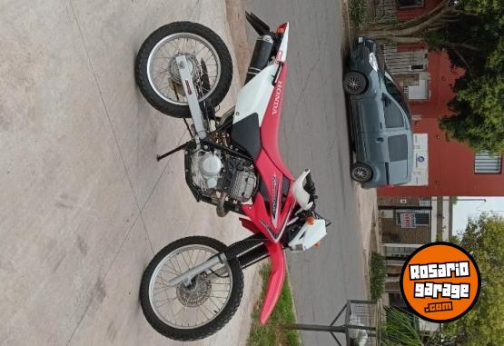 Motos - Honda Tornado 250 2016 Nafta 7500Km - En Venta