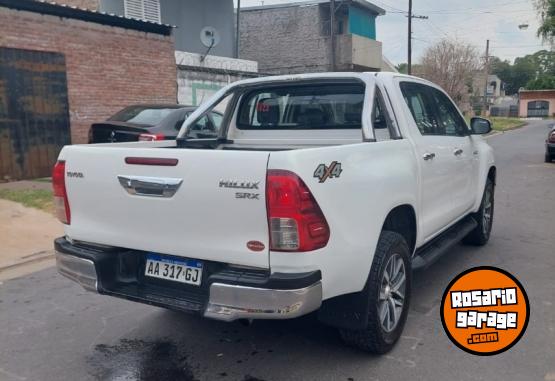 Camionetas - Toyota Hilux srx 2.8 4x4 2016 Diesel 140000Km - En Venta