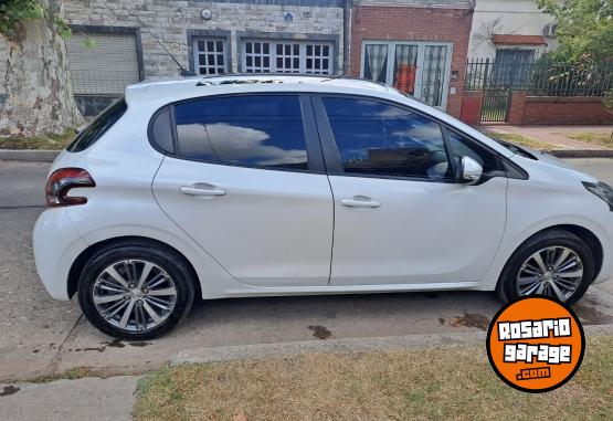 Autos - Peugeot 208 allure 1.6 2017 Nafta 72000Km - En Venta