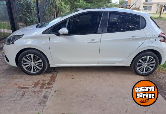 Autos - Peugeot 208 allure 1.6 2017 Nafta 72000Km - En Venta