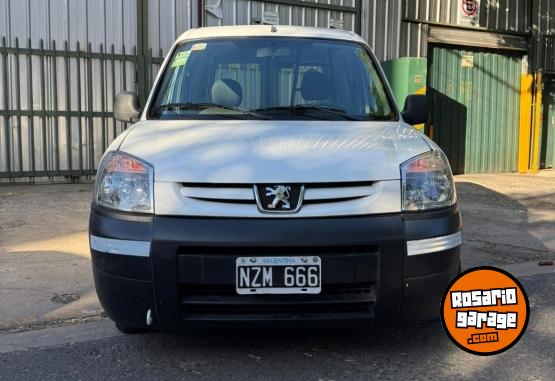 Utilitarios - Peugeot Partner Presence 2014 Nafta 98000Km - En Venta