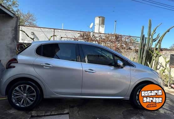 Autos - Peugeot 208 2018 Nafta 49000Km - En Venta