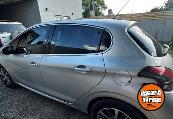 Autos - Peugeot 208 2018 Nafta 49000Km - En Venta