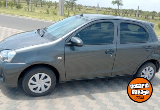 Autos - Toyota ETIOS X 2023 GNC 47000Km - En Venta