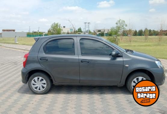 Autos - Toyota ETIOS X 2023 GNC 47000Km - En Venta