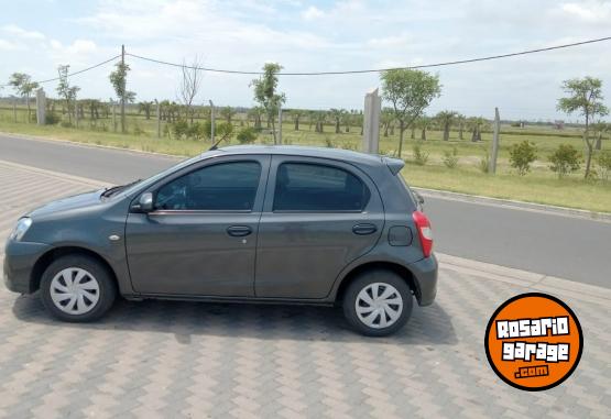 Autos - Toyota ETIOS X 2023 GNC 47000Km - En Venta