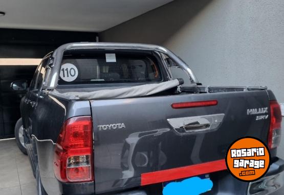 Camionetas - Toyota HILUX SRV 2017 Diesel 55000Km - En Venta