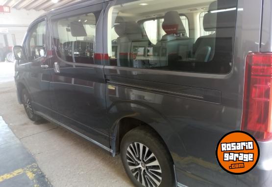 Utilitarios - Toyota Hiace Wagon 2023 Diesel 45000Km - En Venta