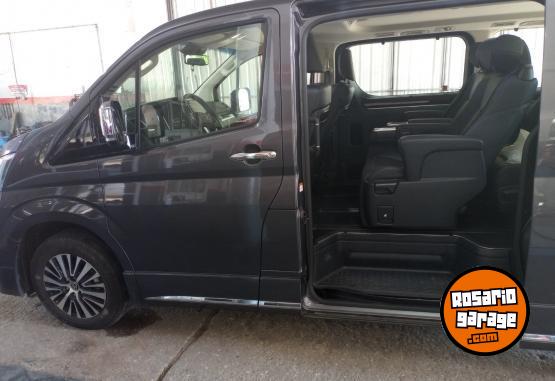 Utilitarios - Toyota Hiace Wagon 2023 Diesel 45000Km - En Venta