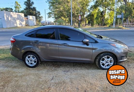 Autos - Ford Fiesta kinetic 2014 Nafta 94000Km - En Venta