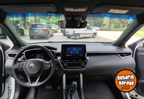 Camionetas - Toyota CROROLLA CROSS SEG HV 2024 Electrico / Hibrido 7000Km - En Venta