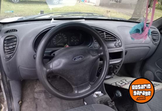 Utilitarios - Ford COURIER 2000 Diesel 111111Km - En Venta