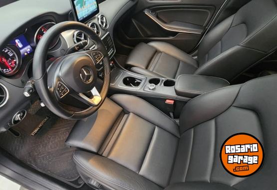 Autos - Mercedes Benz Gla 200 impecable 2018 Nafta 108000Km - En Venta