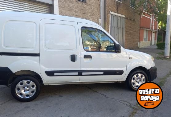 Utilitarios - Renault Kangoo confort 1.6 furgon 2013 Nafta 130000Km - En Venta