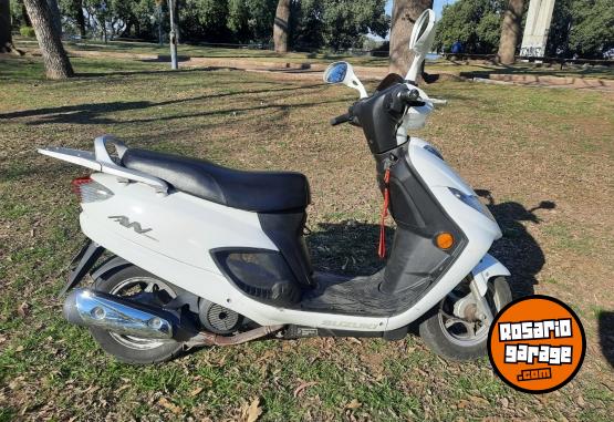 Motos - Suzuki AN 125 2015 Nafta 32000Km - En Venta