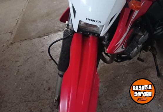 Motos - Honda TORNADO XR 250 2015 Nafta 31000Km - En Venta