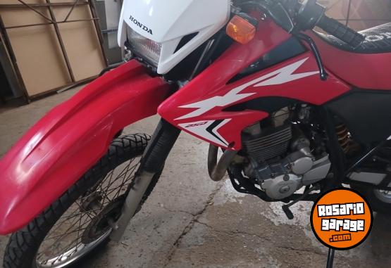 Motos - Honda TORNADO XR 250 2015 Nafta 31000Km - En Venta