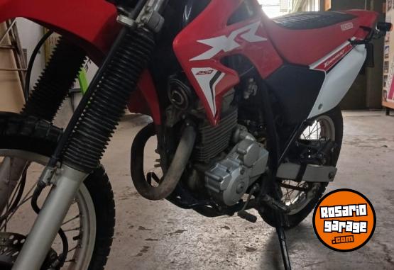 Motos - Honda TORNADO XR 250 2015 Nafta 31000Km - En Venta