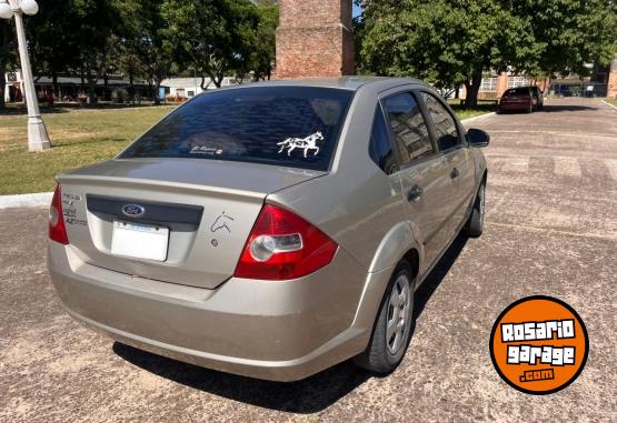 Autos - Ford Fiesta Max 2009 Nafta 261000Km - En Venta