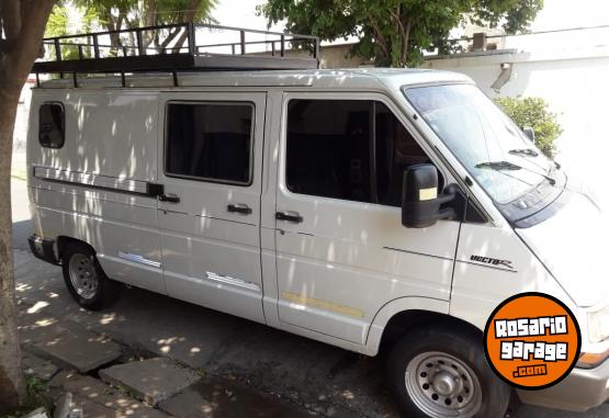 Utilitarios - Renault renault trafic 1996 Diesel 460000Km - En Venta