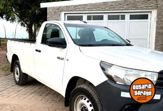 Camionetas - Toyota TOYOTA HILUX DX PACK  4X2 2018 Diesel 135000Km - En Venta