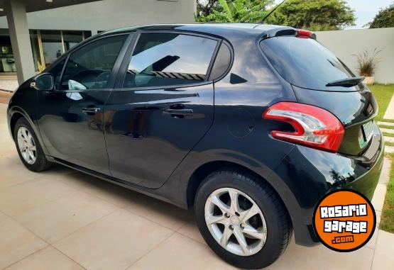 Autos - Peugeot 208 2014 Nafta 100000Km - En Venta