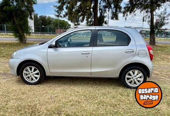 Autos - Toyota ETIOS XLS MANUAL 2017 Nafta 108000Km - En Venta