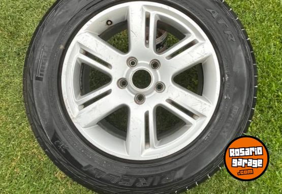 Accesorios para Autos - Llantas con cubiertas rodado 17 para Amarok ( 245/65/17) estn sin golpes y en excelente estado - En Venta