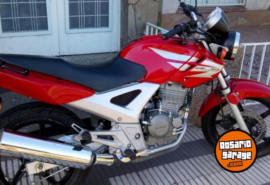 Motos - Honda 250 cb 2015 Nafta 42000Km - En Venta