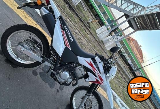 Motos - Honda Tornado 2023 Nafta 3650Km - En Venta