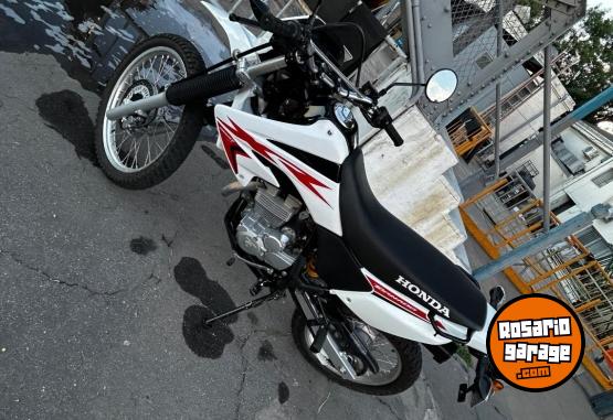 Motos - Honda Tornado 2023 Nafta 3650Km - En Venta