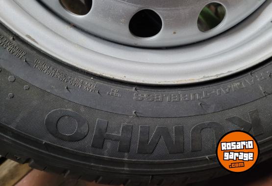 Accesorios para Autos - Cubierta con llanta KUMHO - En Venta