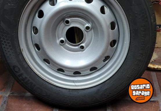 Accesorios para Autos - Cubierta con llanta KUMHO - En Venta