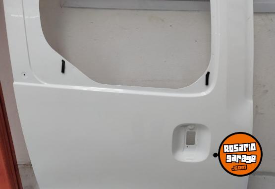 Accesorios para Autos - Puerta Lateral Derecha Renault Kangoo - En Venta