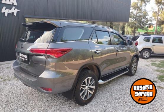 Camionetas - Toyota SW4 SRX A/T 7A 2018 Diesel 130000Km - En Venta