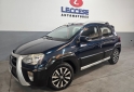 Autos - Toyota Etios cross 2015 Nafta 120000Km - En Venta