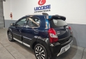 Autos - Toyota Etios cross 2015 Nafta 120000Km - En Venta