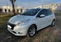 Autos - Peugeot 208 allure touchscreen 2015 Nafta 88700Km - En Venta