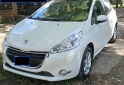 Autos - Peugeot 208 Allure Touchscreen 2015 Nafta 87000Km - En Venta